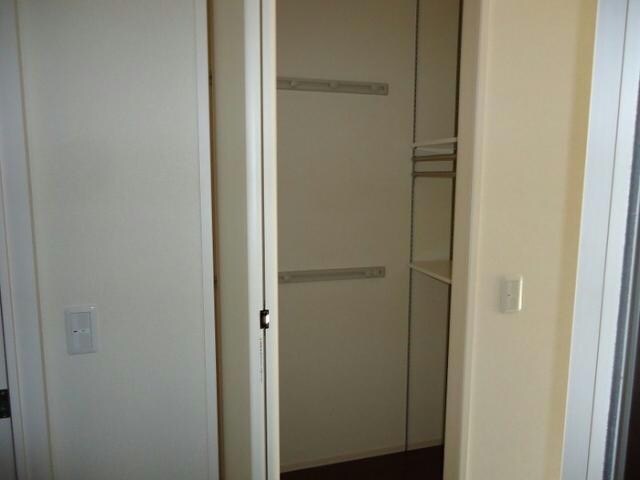 物件内観写真9　(洋室　ウォークインクローゼット)