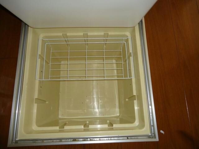物件内観写真10　(キッチン床下収納)