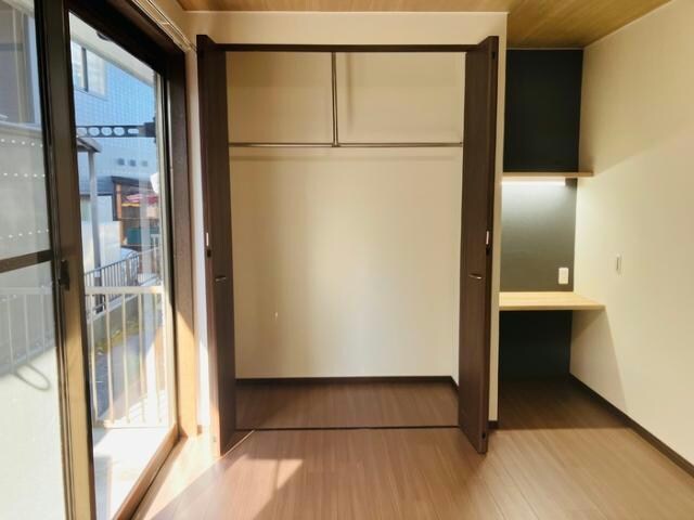 物件内観写真5　(洋室のクローゼット)