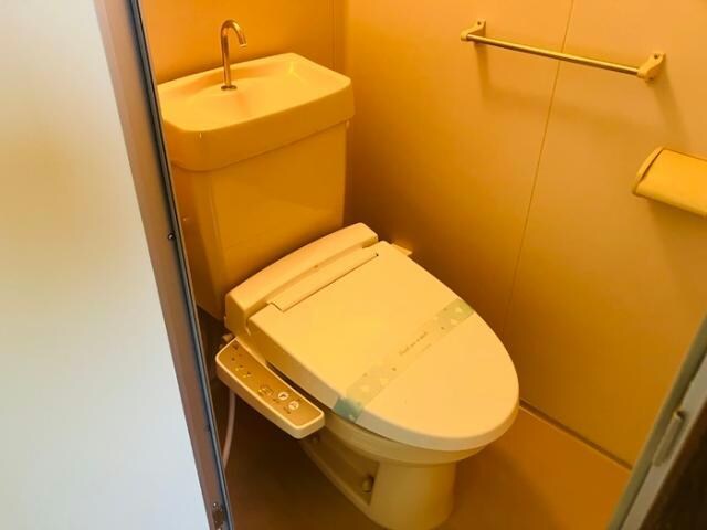 物件内観写真9　(温水洗浄暖房便座)