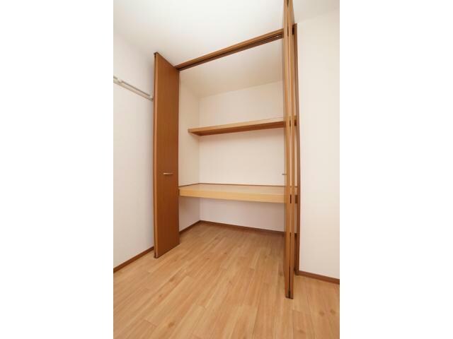 物件内観写真7　(洋室6帖(南側)物入)