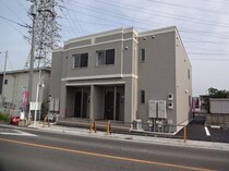 上越線（群馬県内） 井野駅 2階建 築10年の外観写真