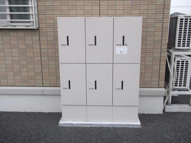 物件外観写真4　(宅配ボックス)
