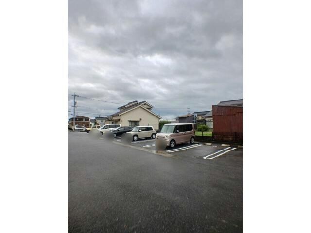 物件内観写真12　(駐車場)