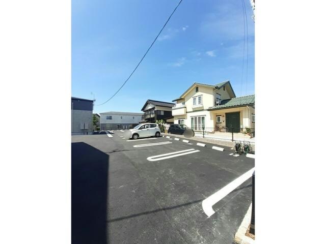 物件内観写真12　(駐車場)