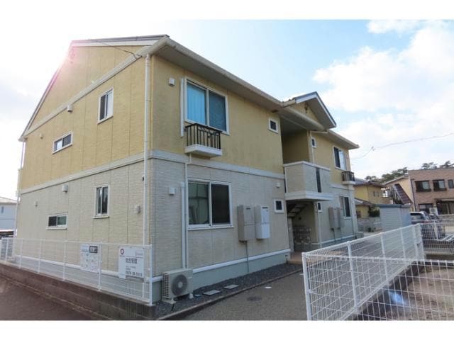 クローバーコートⅡの物件外観写真