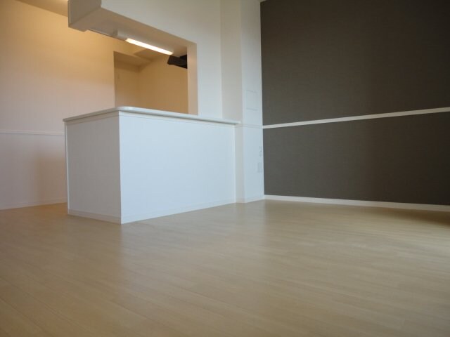 物件内観写真2　(リビング)