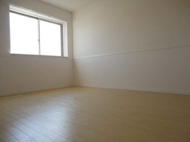 物件内観写真12　(南側洋室)