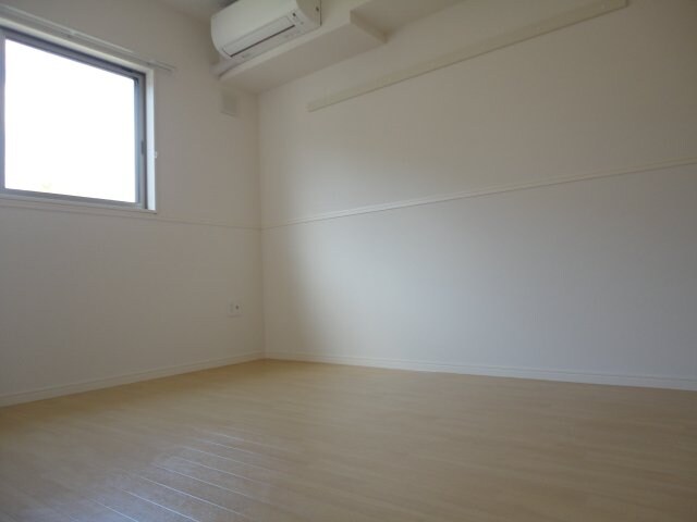 物件内観写真14　(北東側洋室)