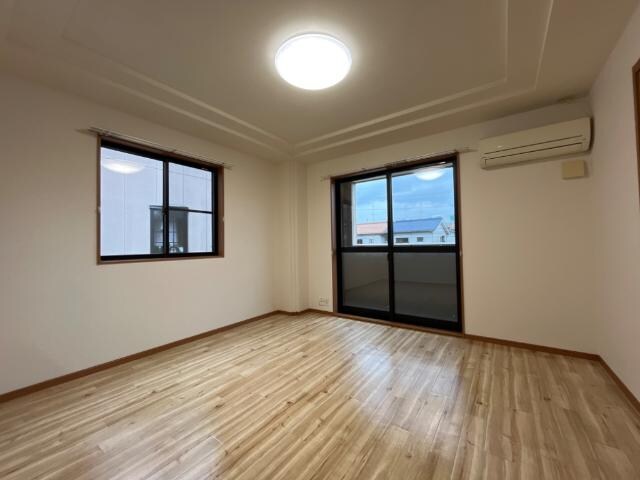 物件内観写真9　(リビング)