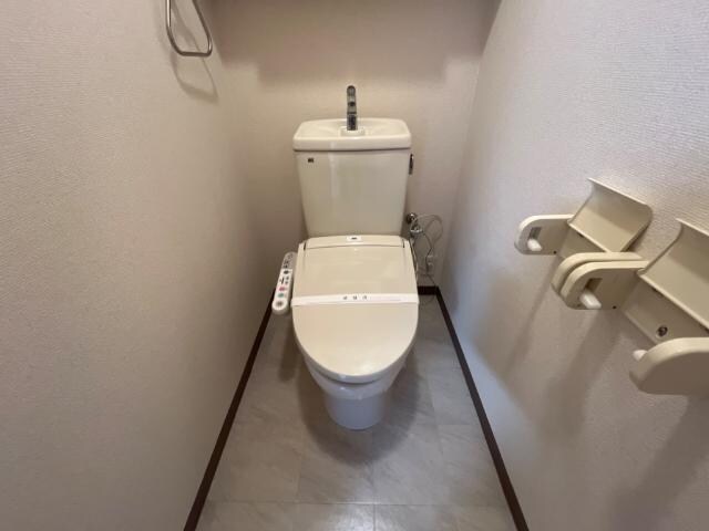 物件内観写真16　(シャワー付トイレ)