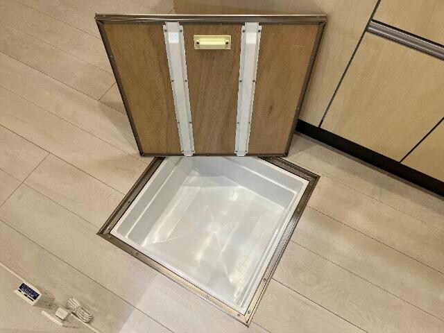 物件内観写真25　(床下収納)