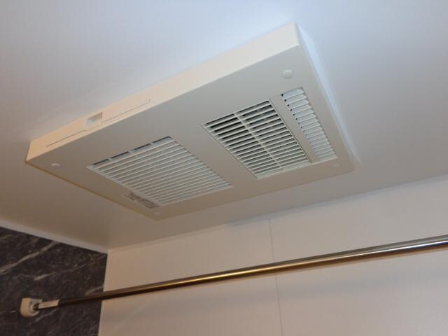 物件内観写真8　(浴室換気乾燥機)