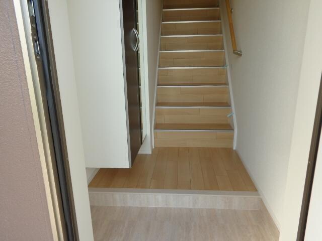 物件内観写真11　(玄関)
