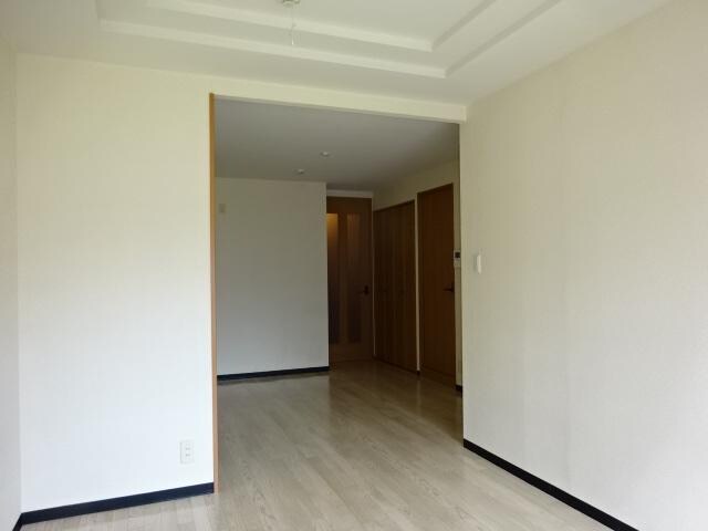 物件内観写真3　(リビング)