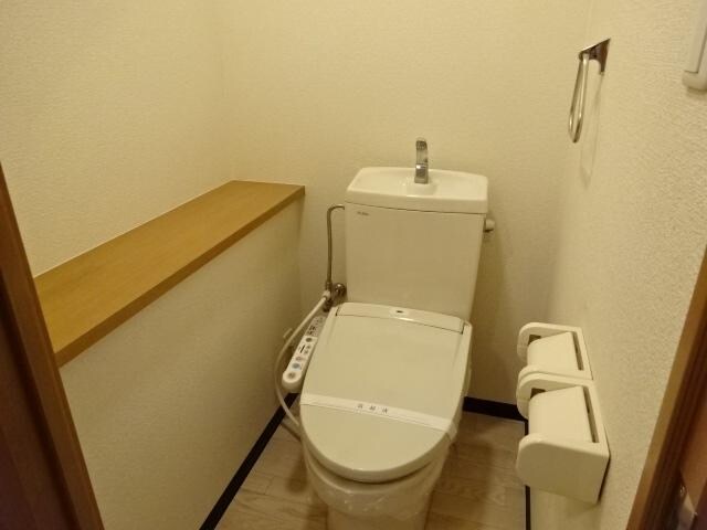 物件内観写真7　(シャワー付トイレ)