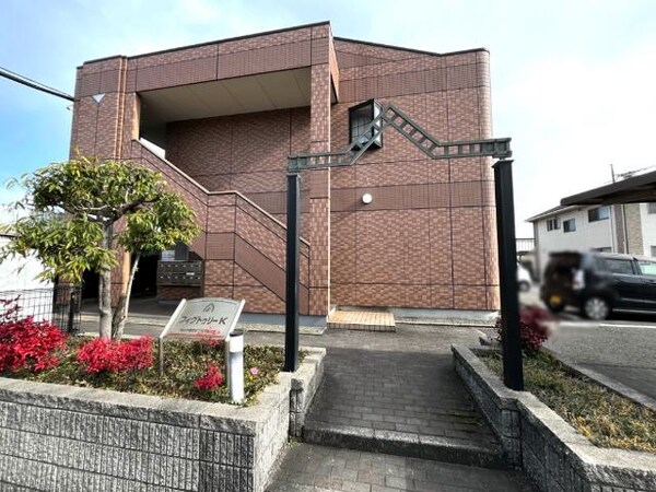 エントランス(外観写真（昼）)