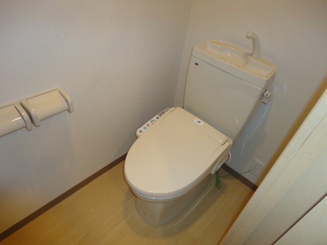 物件内観写真17　(シャワー付トイレ)