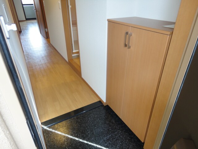 物件内観写真2　(玄関)