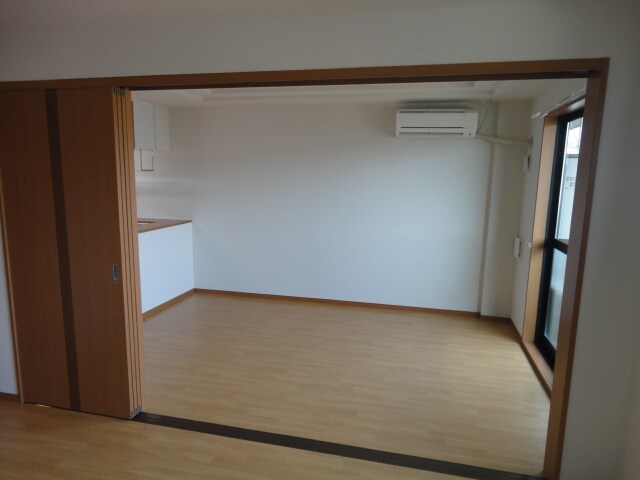 物件内観写真13　(洋室)