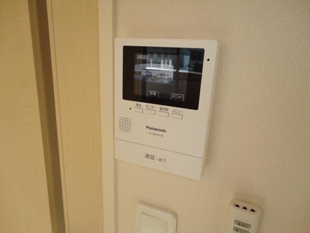 物件内観写真13　(カメラ付インターホン)