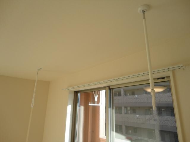 物件内観写真14　(室内物干し)