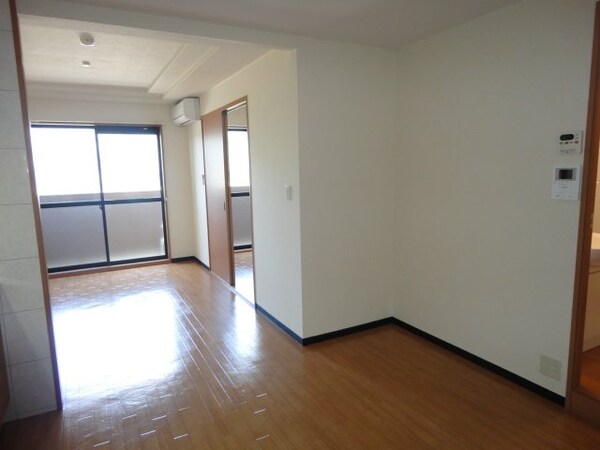 居室(ＬＤＫ（12.8帖）)