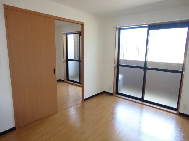 物件内観写真4　(洋室（6.0帖）)