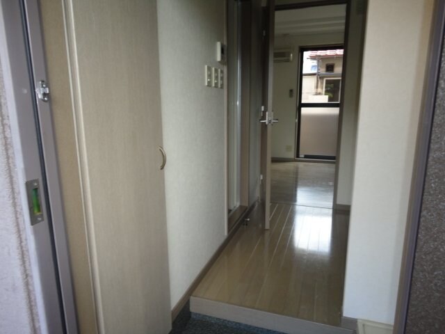 物件内観写真26　(玄関)
