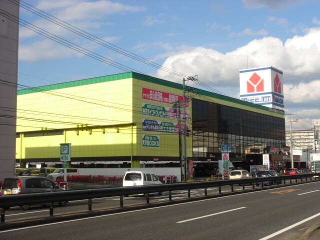 物件外観写真5　(ヤマダ電機テックランド福山店（電器店）まで1,114ｍ)