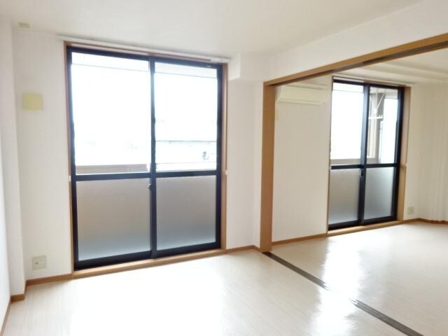 物件内観写真11　(洋室(6.1帖))