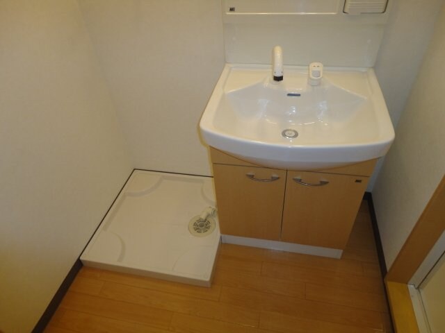 物件内観写真18　(洗濯機置場（同タイプ）)