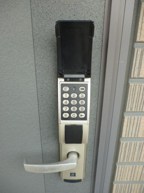 物件内観写真2　(テンキー玄関錠（電池式）)
