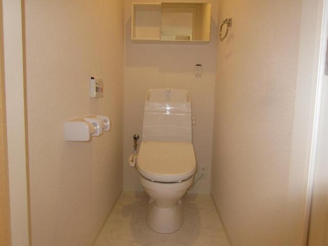 物件内観写真16　(シャワー付トイレ)