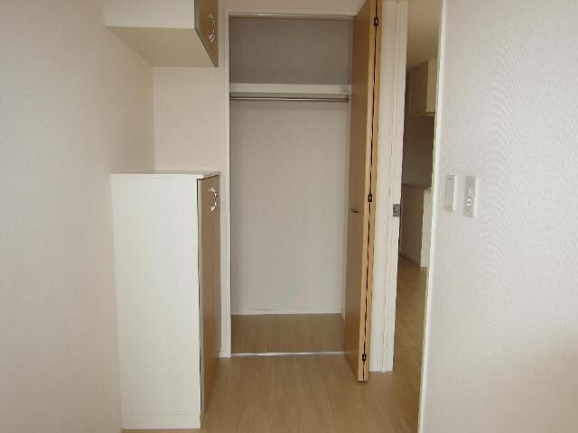 物件内観写真27　(玄関収納)