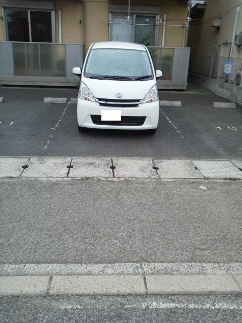 物件外観写真2　(駐車スペース)