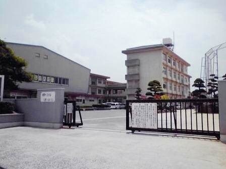 物件外観写真3　(福山市立東朋中学校まで1200m)