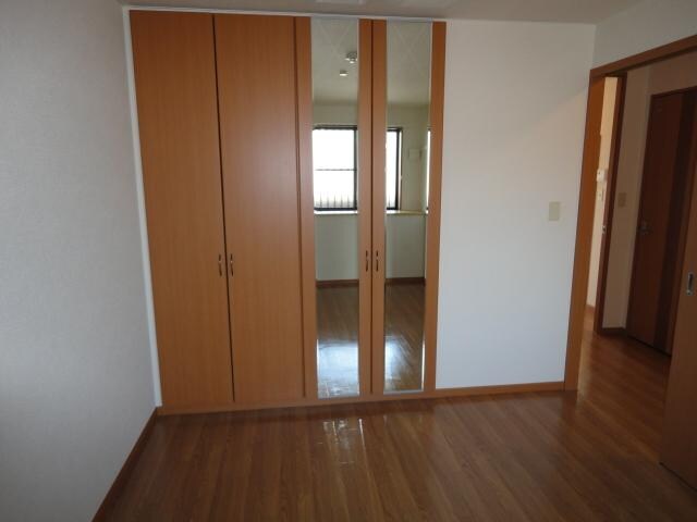 物件内観写真12　(洋室（5.7帖）)