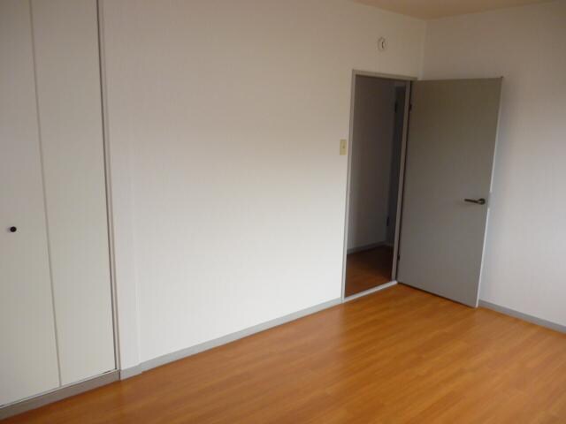物件内観写真4　(洋室)