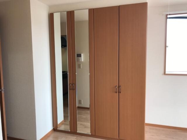 物件内観写真3　(クローゼット)