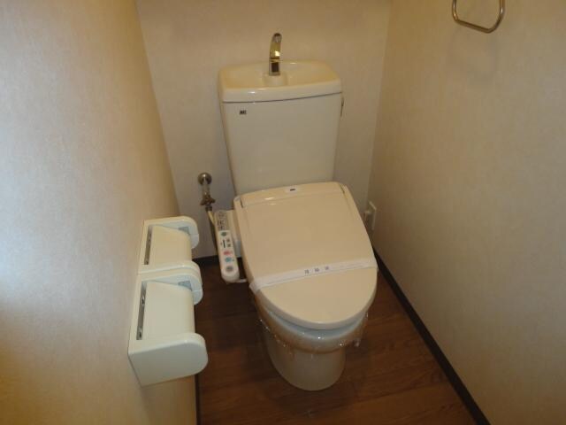 物件内観写真9　(シャワー付トイレ)