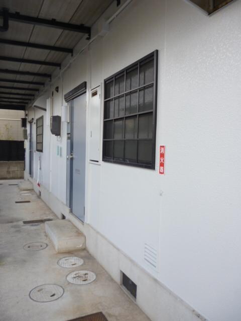 物件内観写真4　(玄関ドア)