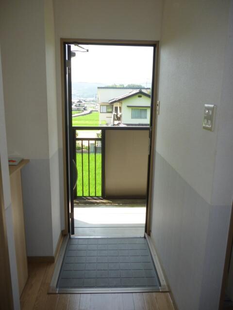 物件内観写真11　(玄関)