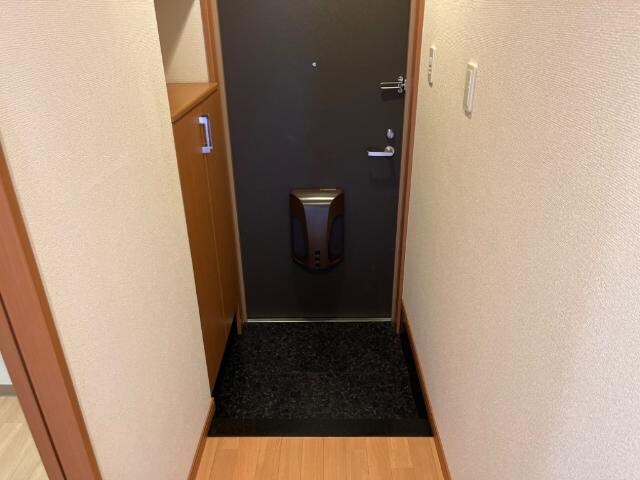 物件内観写真17　(玄関)