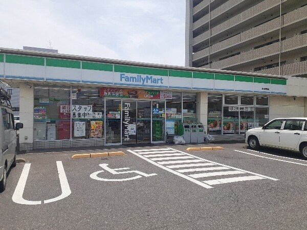 周辺環境(ファミリーマート卸町店まで900m)