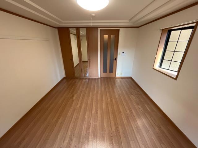 物件内観写真2　(室内)