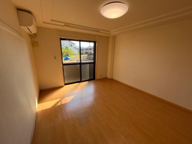 物件内観写真11　(洋室)