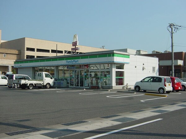 周辺環境(ファミリーマート新涯中央店まで403ｍ)