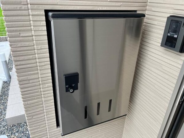 玄関(宅配BOX（イメージ）)