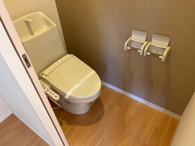 物件内観写真17　(シャワー付トイレ)